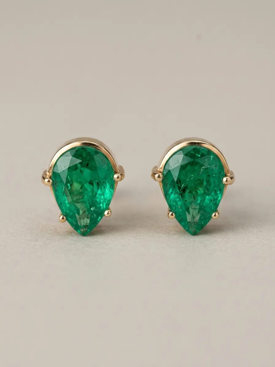 Twins from Muzo — Colombian emerald pear-cut stud earrings, 18k gold